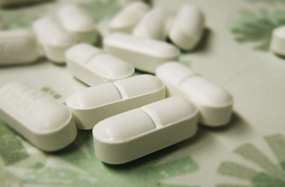 Kto łykał Vicodin i dlaczego?