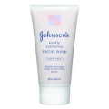 JOHNSONS - DELIKATNIE ZŁUSZCZAJĄCA EMULSJA DO MYCIA TWARZY 150 ML